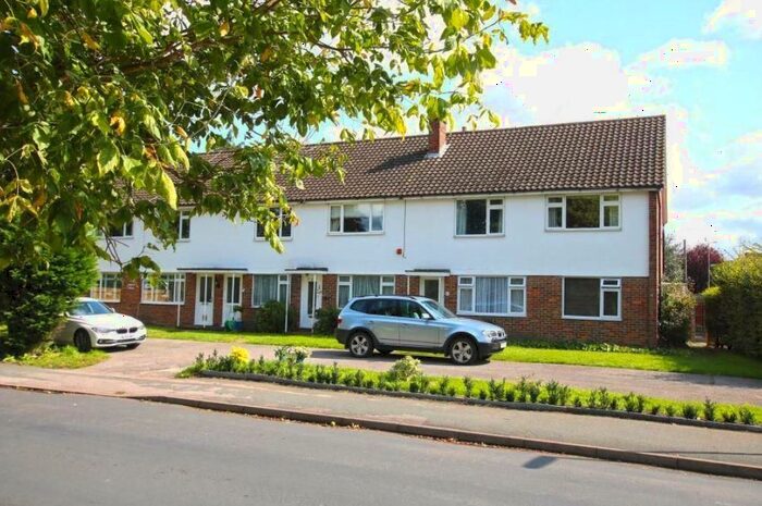 2 Bedroom Maisonette To Rent In Rectory Lane, Byfleet, KT14
