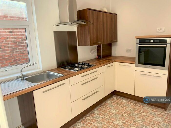 2 Bedroom Flat To Rent In Station Road, Bamber Bridge, Preston, PR5