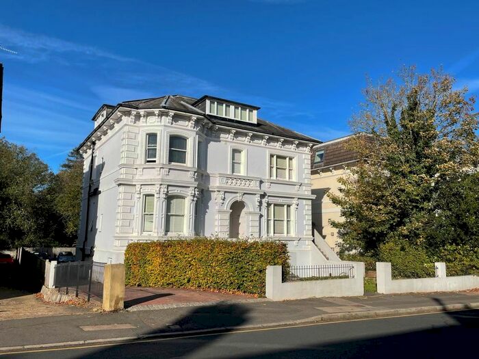 Studio To Rent In Upper Grosvenor Road, Tunbridge Wells, Kent, TN1