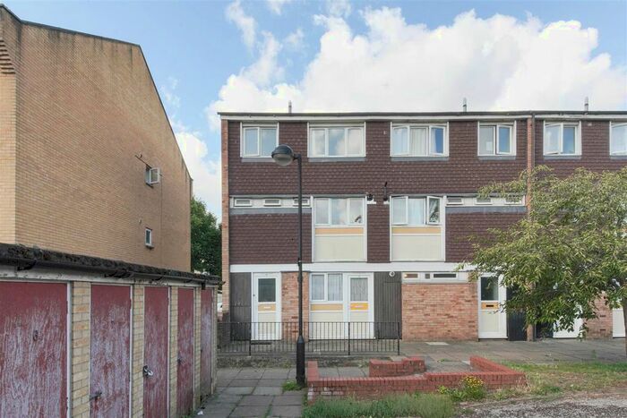 3 Bedroom Flat To Rent In Acacia Road, Wood Green, London, N22