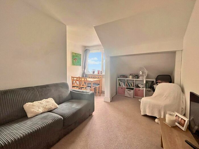 3 Bedroom Apartment To Rent In Freshfield Road, Brighton, BN2