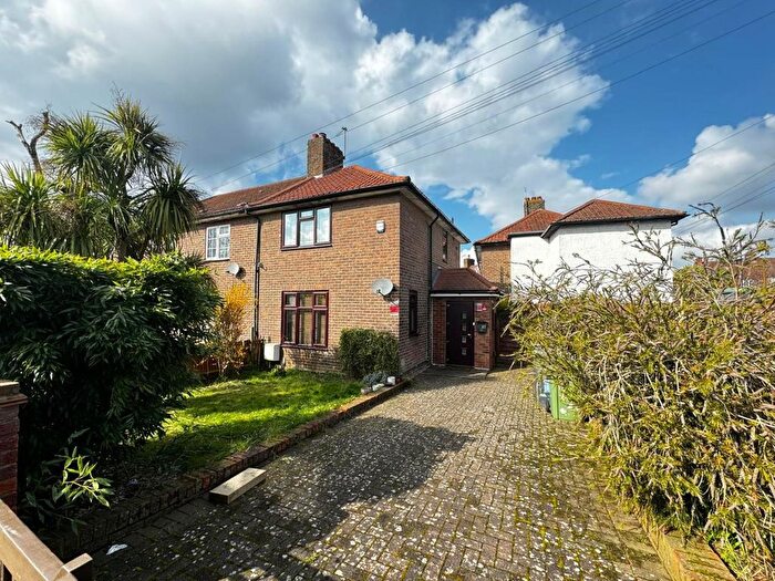 2 Bedroom End Of Terrace House To Rent In Pontefract Road, Downham, Bromley, BR1