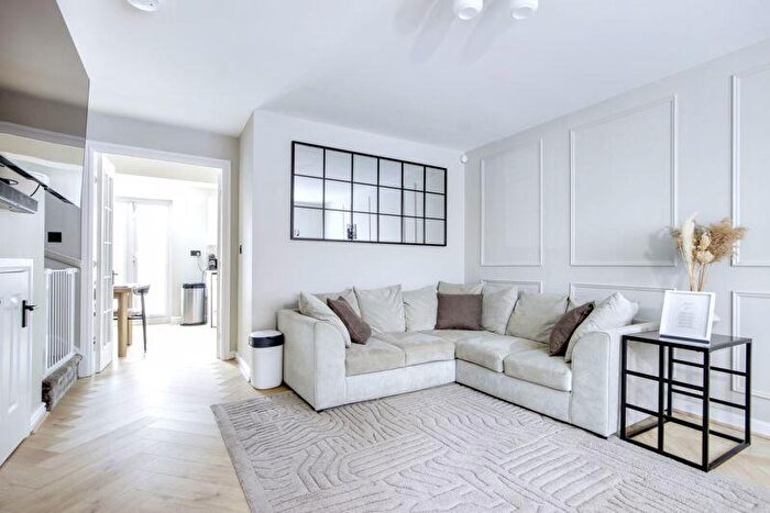 3 Bedroom House For Sale In Hayden Road, Waltham Abbey, EN9