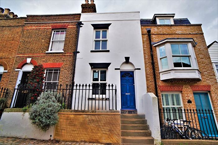 2 Bedroom Terraced House To Rent In High Street, Upnor, ME2