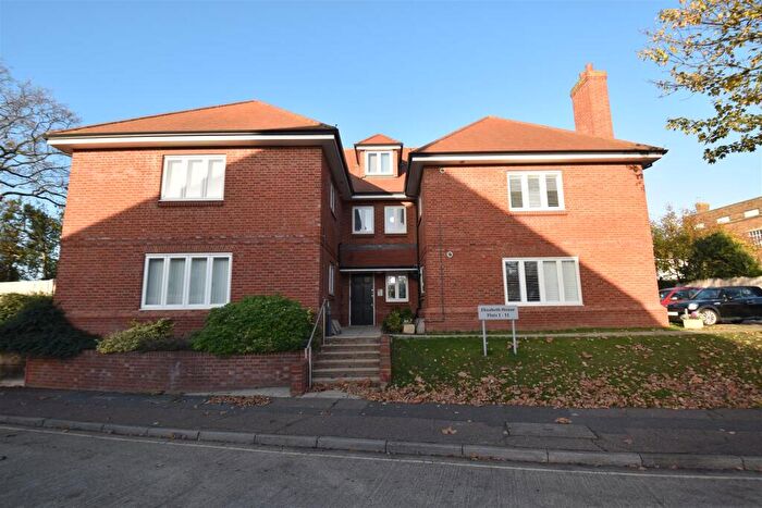 2 Bedroom Apartment For Sale In Locks Hill, Rochford, SS4