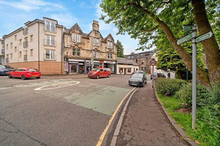 2 Bedroom Flat For Sale In Market Place, Kilmacolm, PA13