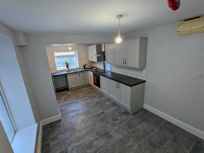 4 Bedroom House To Rent In The Avenue, Carmarthen, Carmarthenshire, SA31