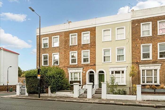 1 Bedroom Flat For Sale In Askew Road, Shepherd's Bush, W12