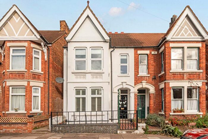 4 Bedroom Semi Detached House For Sale In Richmond Road, Bedford, MK40