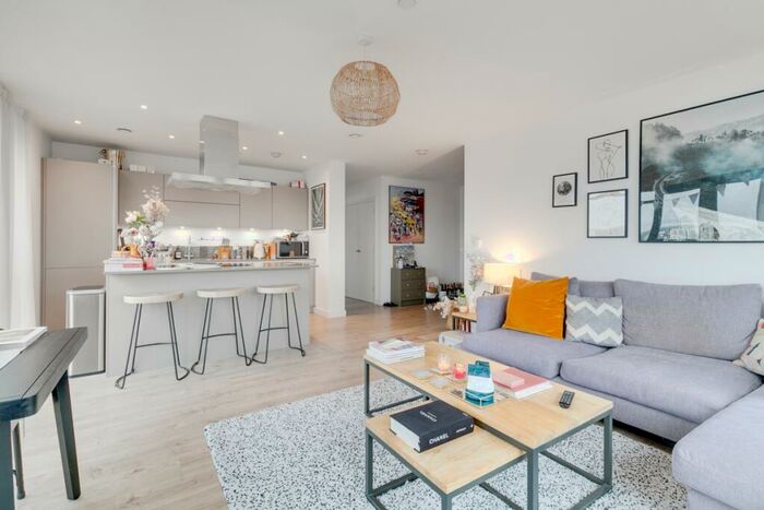 2 Bedroom Penthouse To Rent In Beechwood Road London, E8