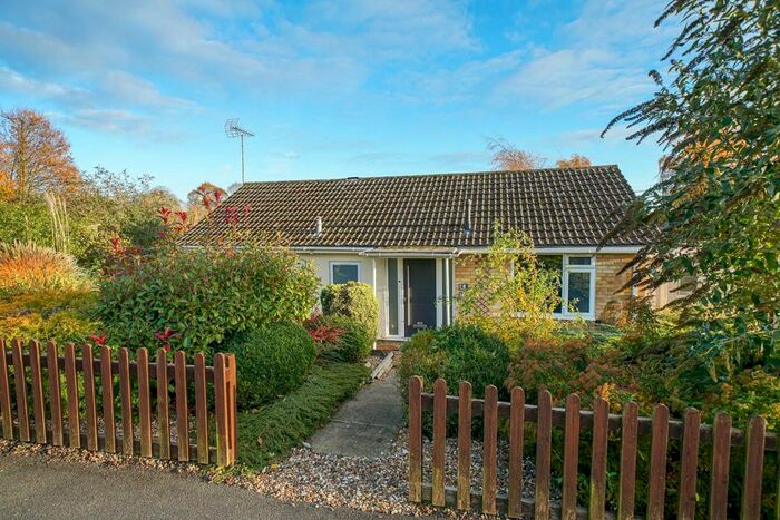 2 Bedroom Detached Bungalow For Sale In Bideford Green, Linslade, Leighton Buzzard, LU7