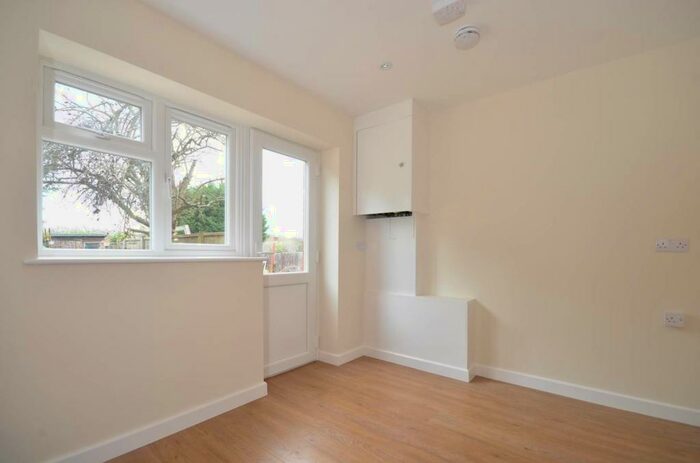 5 Bedroom Semi-Detached House To Rent In Applegarth Avenue, Park Barn, Guildford, GU2