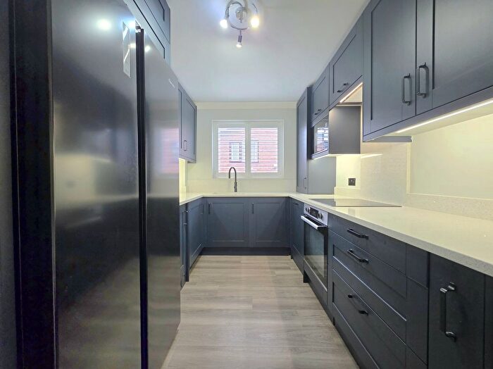 2 Bedroom Flat To Rent In The Avenue, Beckenham, Kent, BR3