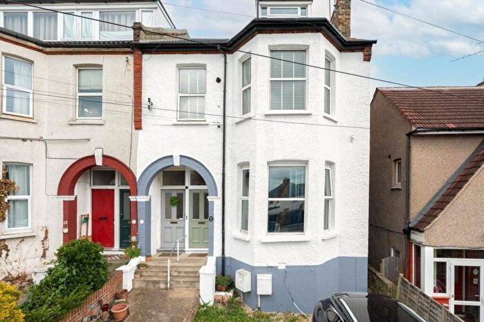 2 Bedroom Apartment For Sale In Thicket Road, Sutton, SM1