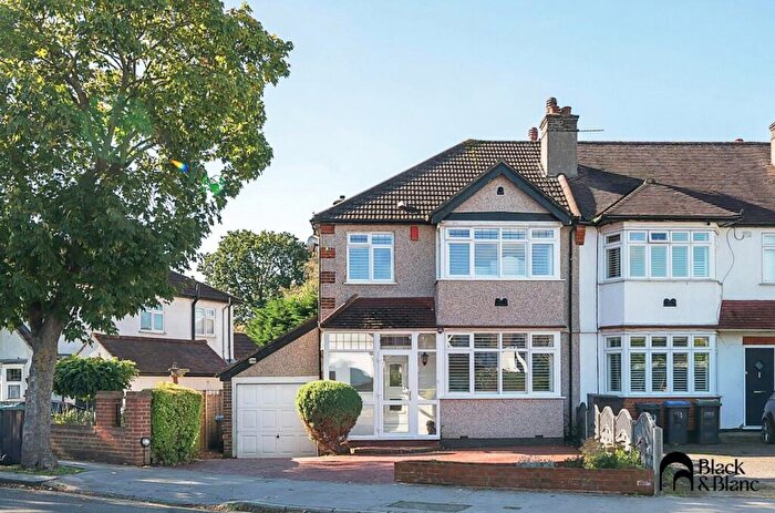 3 Bedroom End Of Terrace House For Sale In Oak Avenue, Shirley, CR0