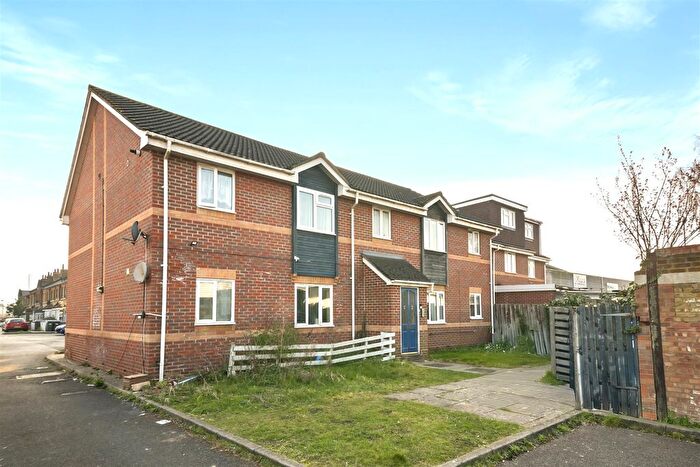 2 Bedroom Maisonette To Rent In Bel Lane, Hanworth, Feltham, TW13