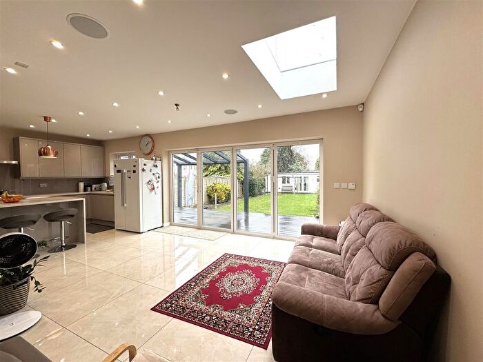5 Bedroom Semi-Detached House To Rent In Brampton Road, Bexleyheath, DA7