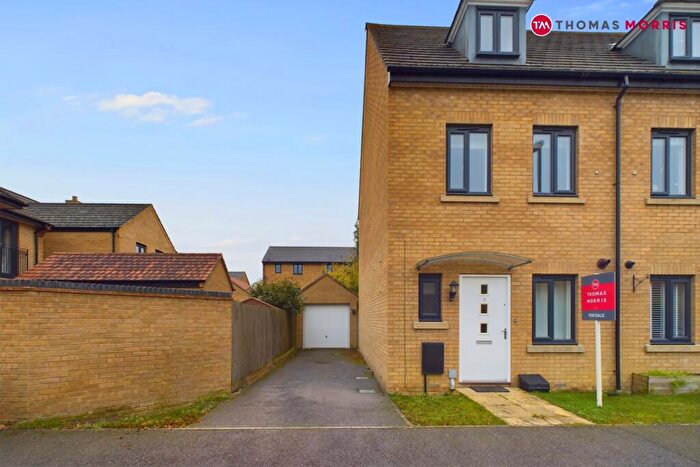 3 Bedroom Semi-Detached House For Sale In Wren Close, St. Ives, Cambridgeshire, PE27