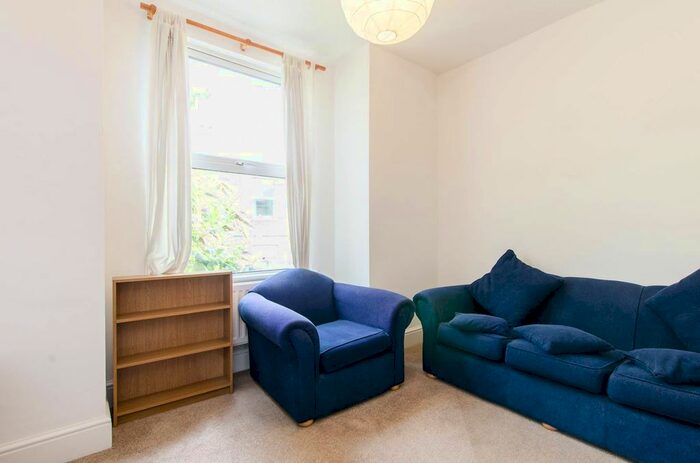 3 Bedroom Flat To Rent In Bavent Road, Denmark Hill, London, SE5