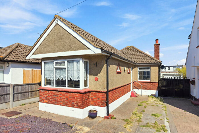3 Bedroom Detached Bungalow For Sale In Fairfield Crescent, Leigh-on-sea, SS9