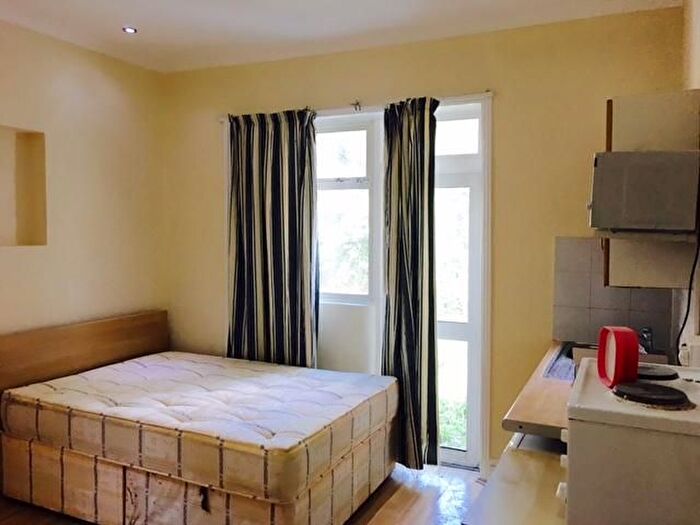 Studio To Rent In Jersey Road, Isleworth, TW7