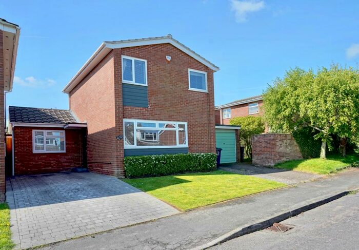 3 Bedroom Detached House For Sale In Orchard Close, Hail Weston, St. Neots, Cambridgeshire, PE19