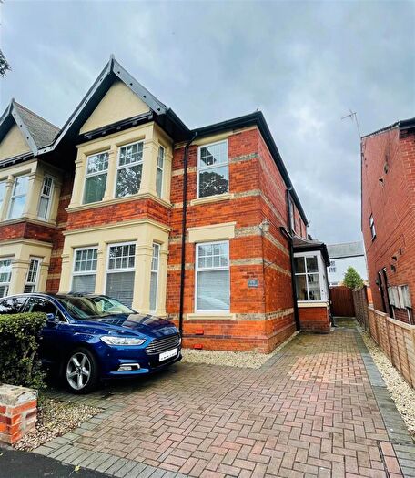 4 Bedroom House For Sale In Cliff Road, Hornsea, HU18