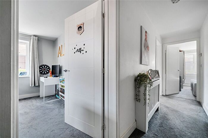 2 Bedroom Flat For Sale In Flat, Lee Court, Skinner Drive, Wokingham, RG41
