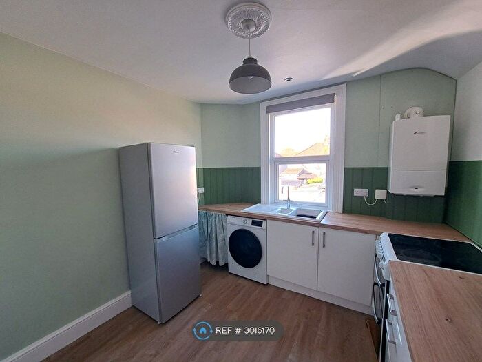 2 Bedroom Flat To Rent In Brighton Road, Weston-Super-Mare, BS23