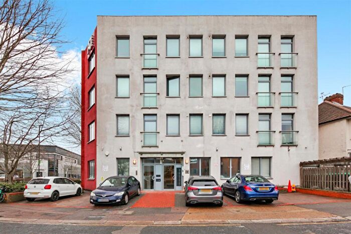 1 Bedroom Flat To Rent In - Wesley Avenue, London, NW10