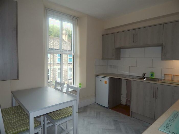 2 Bedroom Flat To Rent In Osborne Road, Pontypool, NP4