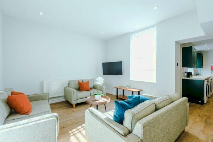 8 Bedroom Terraced House To Rent In Clayton Park Square, Newcastle, NE2