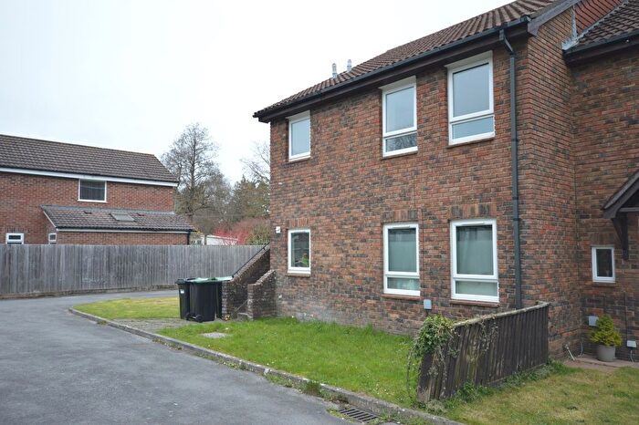 Studio To Rent In Bankhill Drive, Lymington, Hampshire, SO41