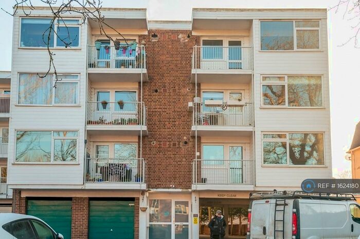 2 Bedroom Flat To Rent In Southend Road, Beckenham, BR3