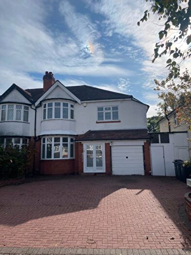 4 Bedroom Semi-Detached House For Sale In Pembroke Croft, Birmingham, B28