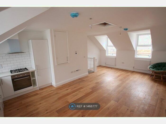2 Bedroom Flat To Rent In Sportsman Place, London, E2