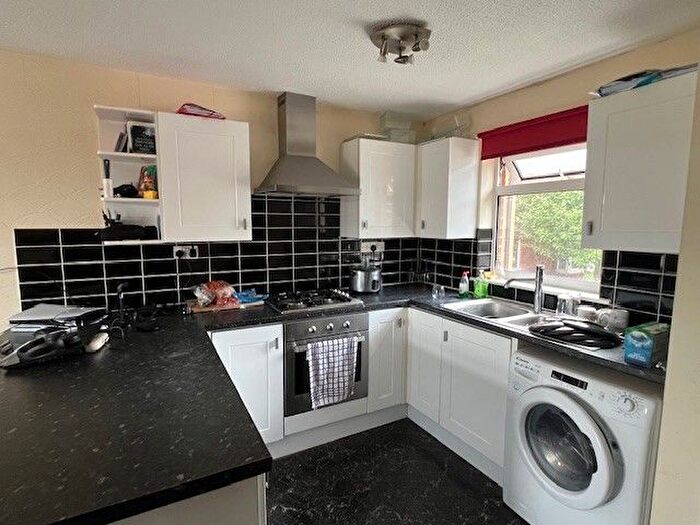 1 Bedroom Flat To Rent In Belle Vue Court, Leeds, LS3