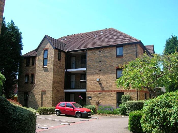 1 Bedroom Flat To Rent In Charlbury Court, Merton Road, MK40