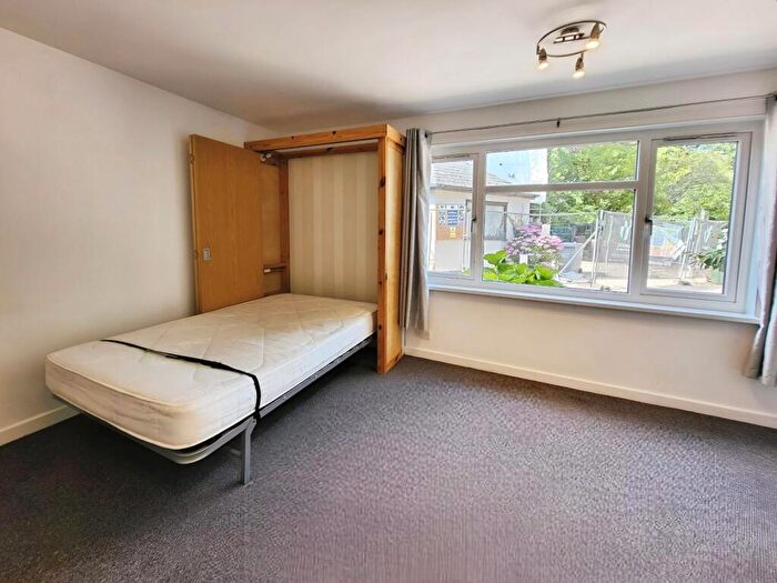 1 Bedroom Flat To Rent In Oakfield Court, Sale, M33