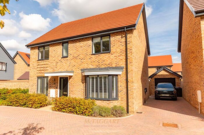 4 Bedroom Detached House For Sale In Mitchell Gardens, Copthorne, RH10