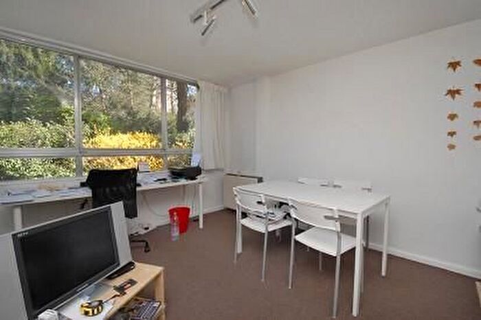 2 Bedroom Flat To Rent In Richmond Hill, Surrey, TW10