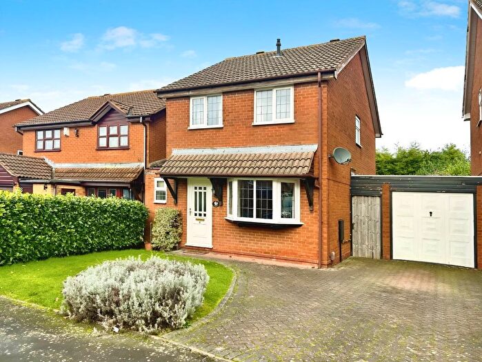 3 Bedroom Link Detached House To Rent In Gillows Croft, Solihull, B90