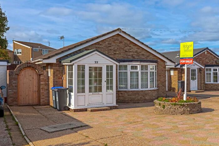 2 Bedroom Detached Bungalow For Sale In The Drive, Lancing, BN15
