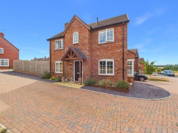 3 Bedroom Detached House For Sale In Mere Close, Rushwick, Worcester, Worcestershire, WR2