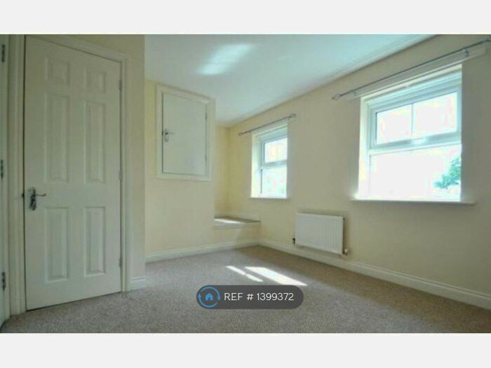 3 Bedroom Terraced House To Rent In Cromwell Close, Bromley, BR2
