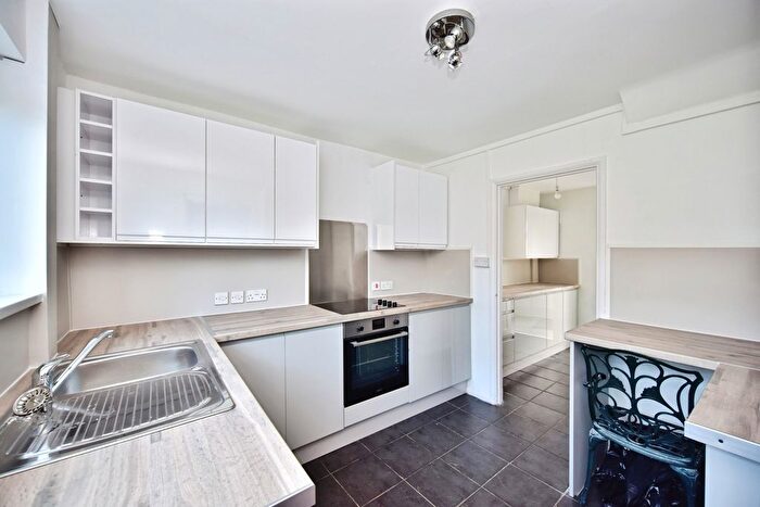 3 Bedroom End Terrace House For Sale In Highland Road, Maidstone, Kent, ME15