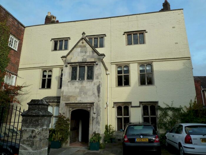 2 Bedroom Flat To Rent In Salisbury, SP1