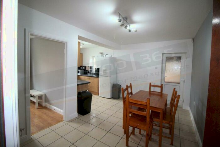 6 Bedroom Semi-Detached Bungalow To Rent In **&#;pppw Excluding Bills** Selston Drive, Nottingham, - Uon, NG8