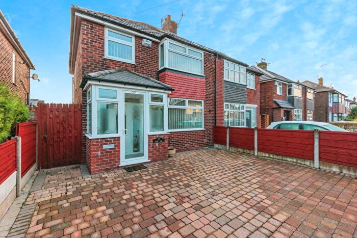 3 Bedroom Semi Detached House For Sale In Hulme Road, Denton, Manchester, Greater Manchester, M34