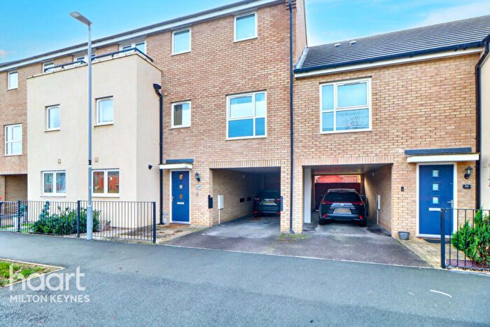 4 Bedroom Town House For Sale In Heren Lane, Whitehouse, MK8